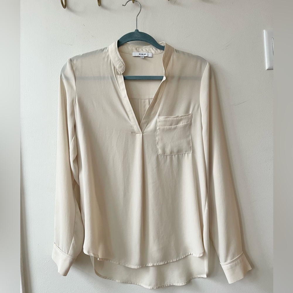 Long sleeve neutral blouse